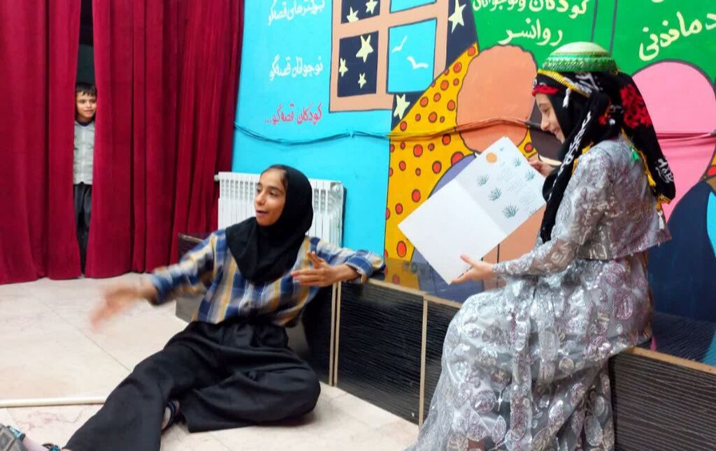 کاروان قصهگویی به سرزمین قصههای روانسر رسید