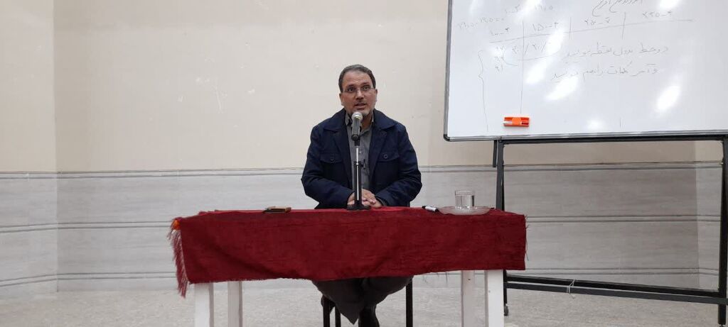 دوره آموزشی استفاده از تلفن همراه و اینترنت توسط فرزندان باید قانونمند باشد