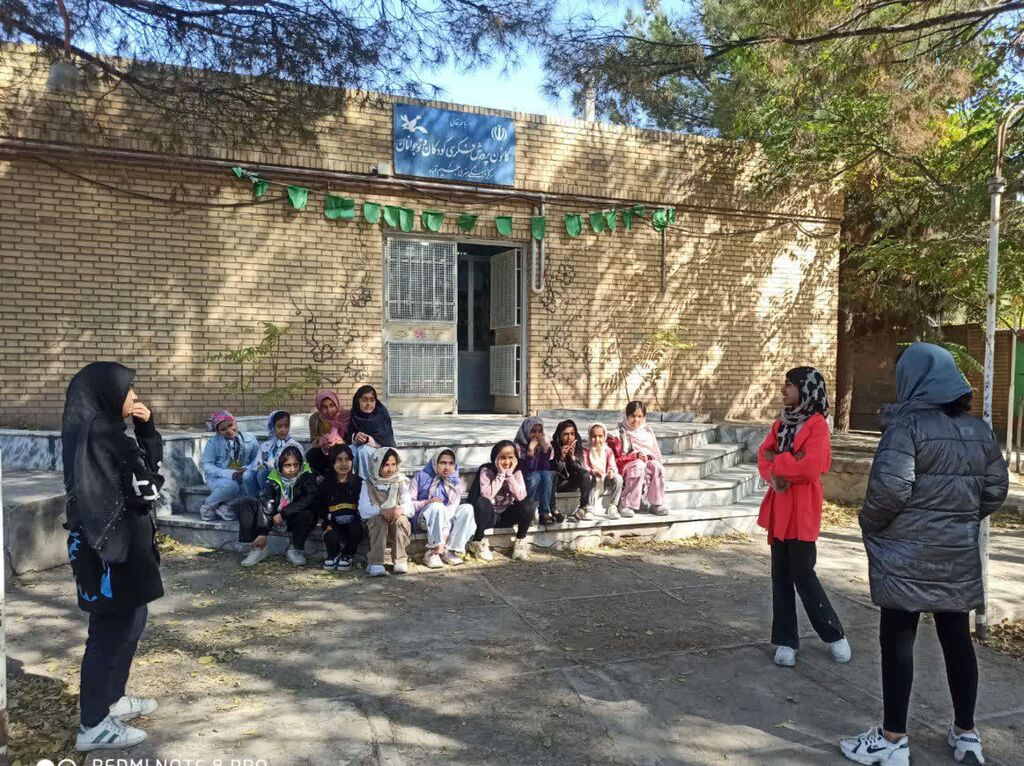 بازدید اعضا مرکز فرهنگی جیمآباد از خانهی بهداشت