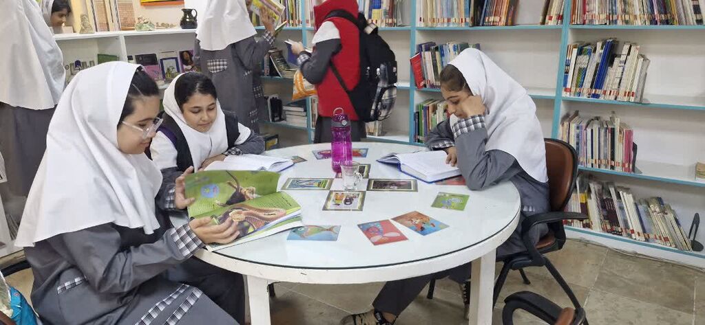 بازدید دانش آموزان دبستان «حجاب»، از مرکز شماره ۳ کانون کرج