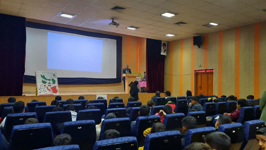 پدافند برگزاری برنامه ادبی با موضوع پدافند غیرعامل در کانون اسدآباد