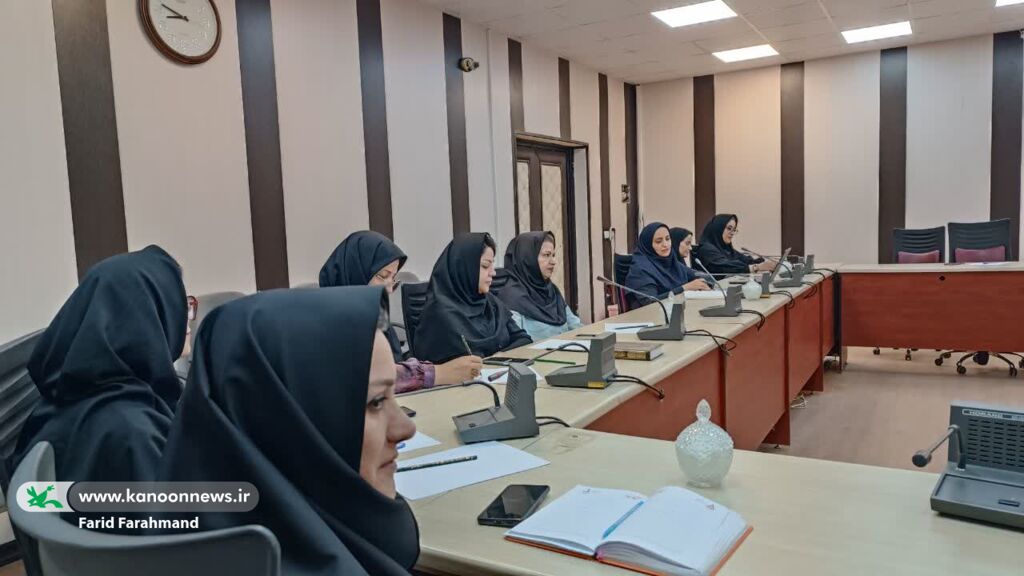 دورهی آموزشی کارگاه هنری تکنیکهای حجمسازی در کانون پرورش فکری سیستان و بلوچستان در حال برگزاری است