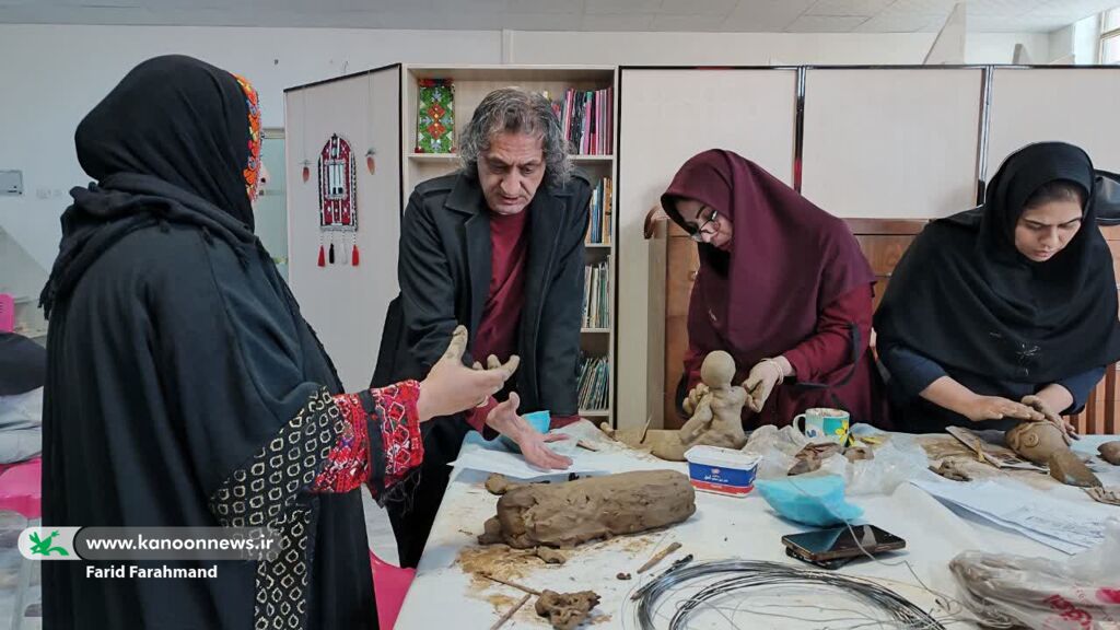 دوره‌ی آموزشی کارگاه هنری تکنیک‌های حجم‌سازی در کانون پرورش فکری سیستان و بلوچستان در حال برگزاری است