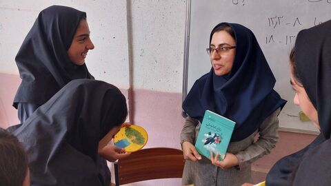 در روز ملینوجوان، مربیان کانونفارس با کتاب باغکیانوش به کلاسهای درس مدارس رفتند