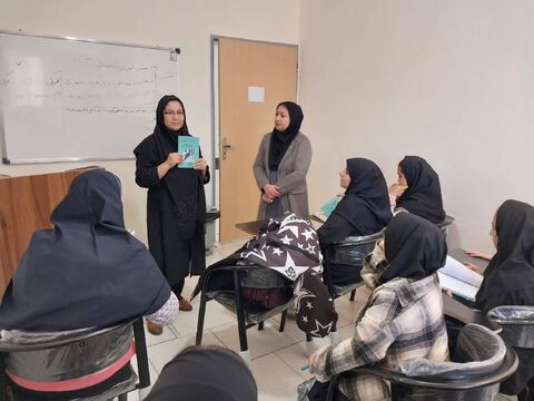 در روز ملینوجوان، مربیان کانونفارس با کتاب باغکیانوش به کلاسهای درس مدارس رفتند