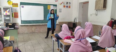 در روز ملینوجوان، مربیان کانونفارس با کتاب باغکیانوش به کلاسهای درس مدارس رفتند