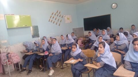 در روز ملینوجوان، مربیان کانونفارس با کتاب باغکیانوش به کلاسهای درس مدارس رفتند