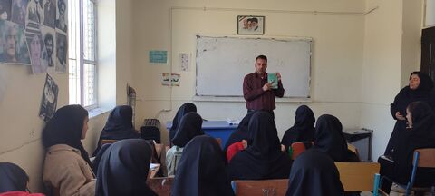 در روز ملینوجوان، مربیان کانونفارس با کتاب باغکیانوش به کلاسهای درس مدارس رفتند