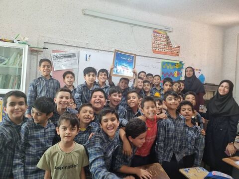 در روز ملینوجوان، مربیان کانونفارس با کتاب باغکیانوش به کلاسهای درس مدارس رفتند