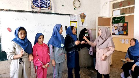 در روز ملینوجوان، مربیان کانونفارس با کتاب باغکیانوش به کلاسهای درس مدارس رفتند