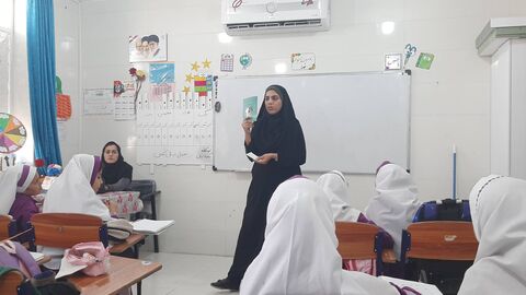 در روز ملینوجوان، مربیان کانونفارس با کتاب باغکیانوش به کلاسهای درس مدارس رفتند