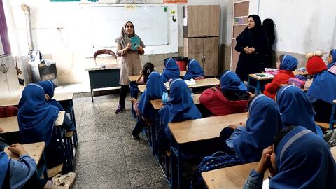 در روز ملینوجوان، مربیان کانونفارس با کتاب باغکیانوش به کلاسهای درس مدارس رفتند