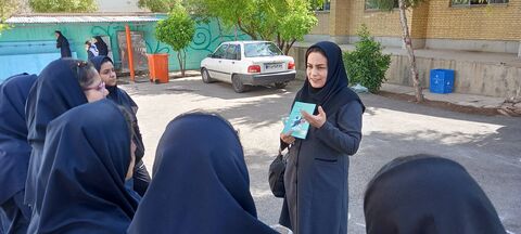 در روز ملینوجوان، مربیان کانونفارس با کتاب باغکیانوش به کلاسهای درس مدارس رفتند