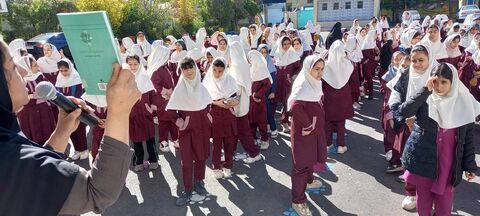 در روز ملینوجوان، مربیان کانونفارس با کتاب باغکیانوش به کلاسهای درس مدارس رفتند