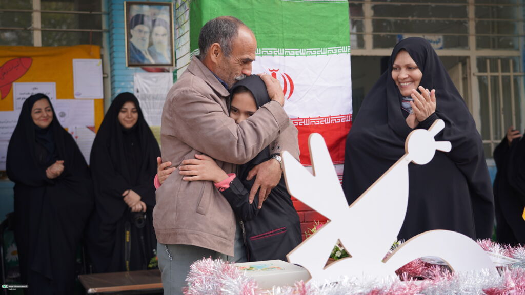 عضو برگزیده مکاتبهای تقدیر شد