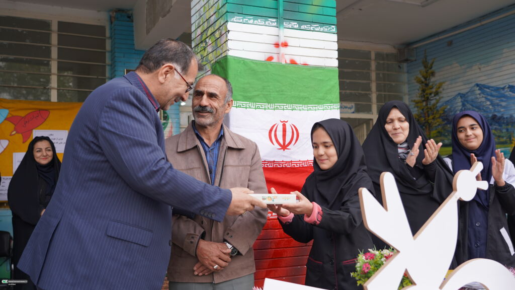 عضو برگزیده مکاتبهای تقدیر شد