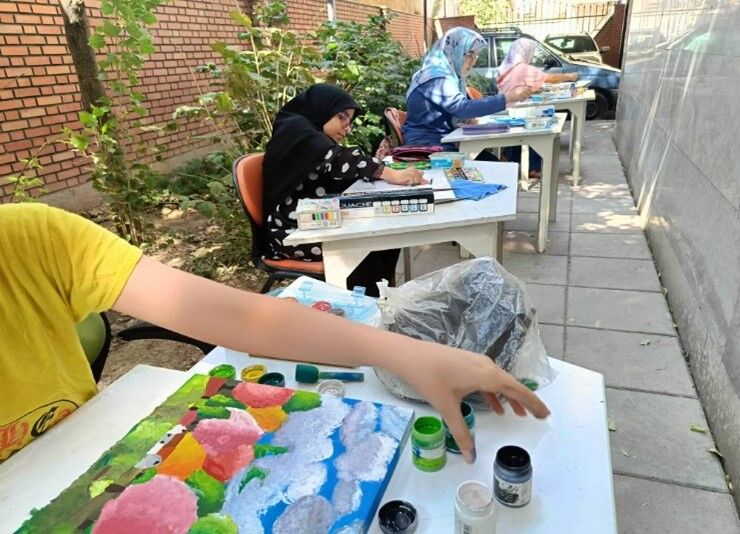 « دستهای رنگی»