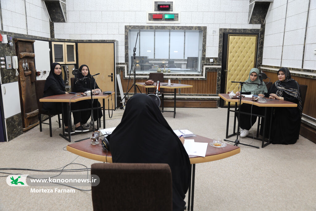 سین جیم یزد اعضای نوجوان دختر یزدی در مسابقه رادیویی شرکت کردند