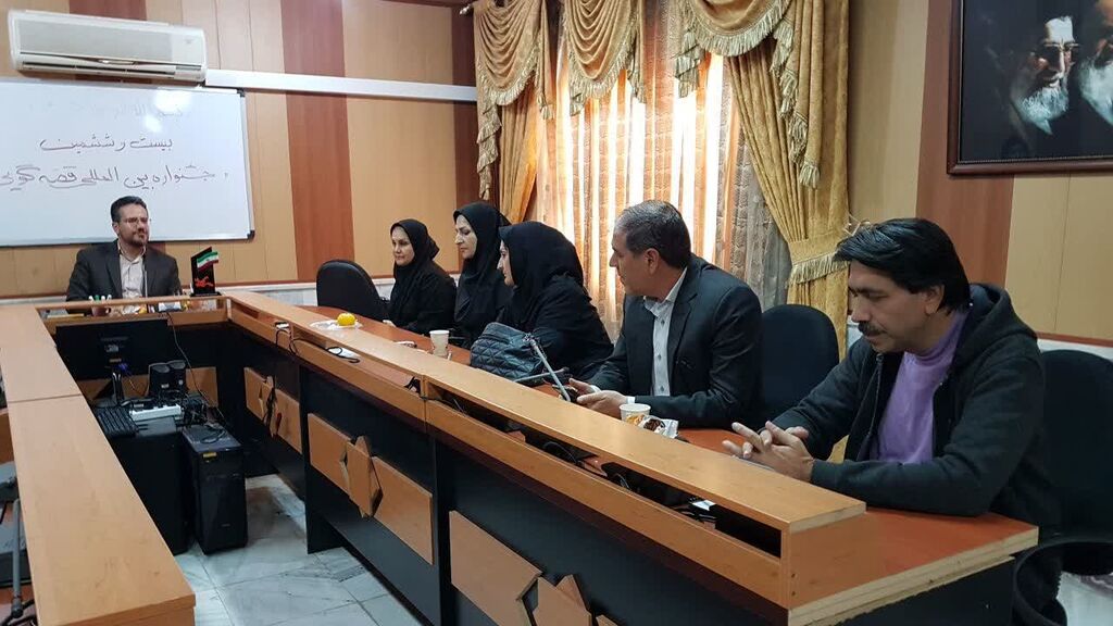 نشست هماندیشی دبیرخانه قصهگویی در کانون کرمانشاه