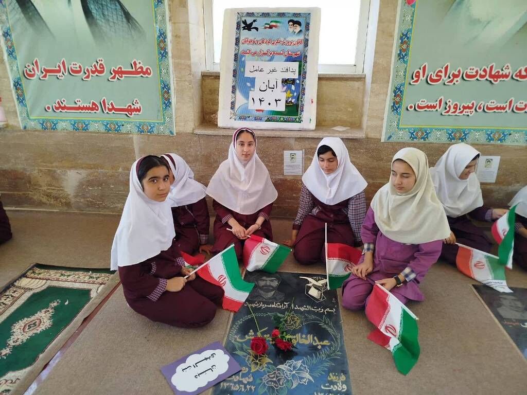 برگزاری آیین غبارروبی گلزار شهدای لنده توسط کودکان و نوجوانان