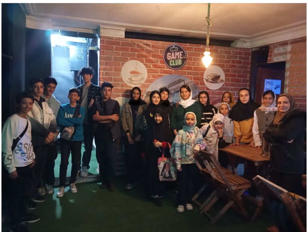 جشنهای ویژهی کانون یاران و تجلیل مدیر کل کانون البرز از کانون یاران هشتگردی