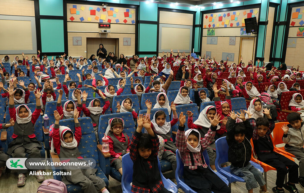 نمایش آهنگین «خروس زری» اجرا میشود