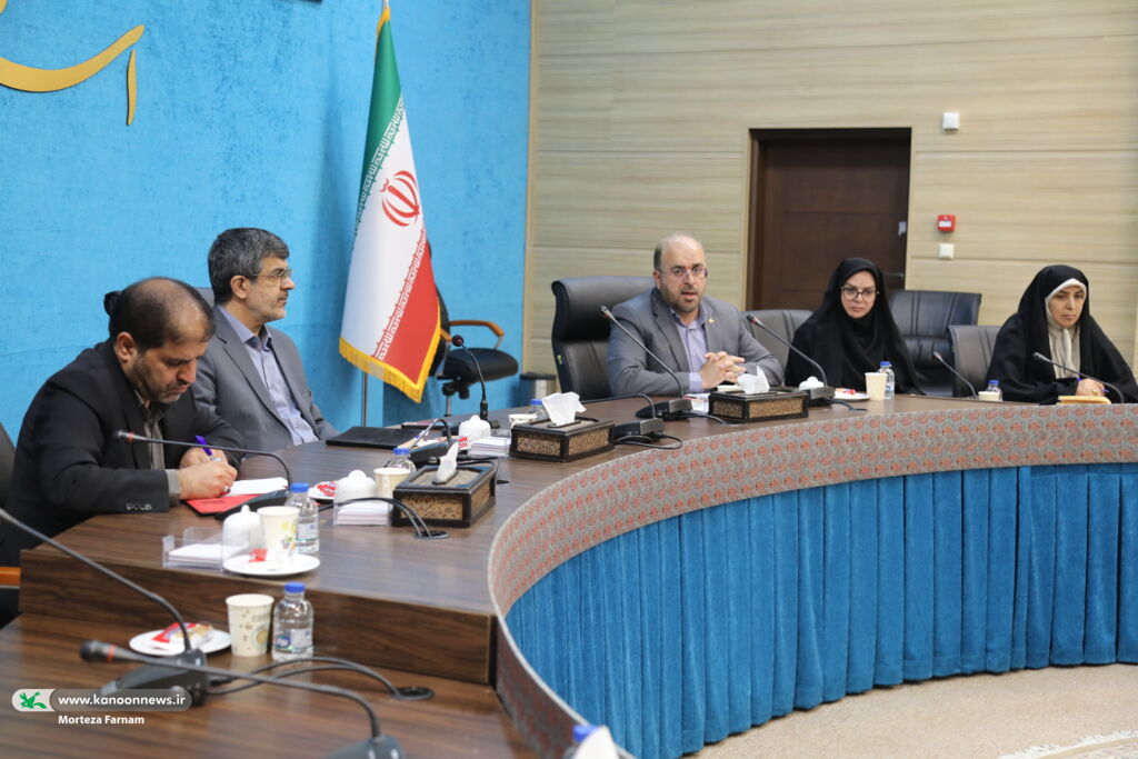 پوستر بیستوششمین جشنواره بینالمللی قصهگویی در یزد رونمایی شد