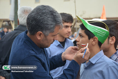 غرفه کانون در راهپیمایی ۱۳ آبان، روز مبارزه با استکبار جهانی