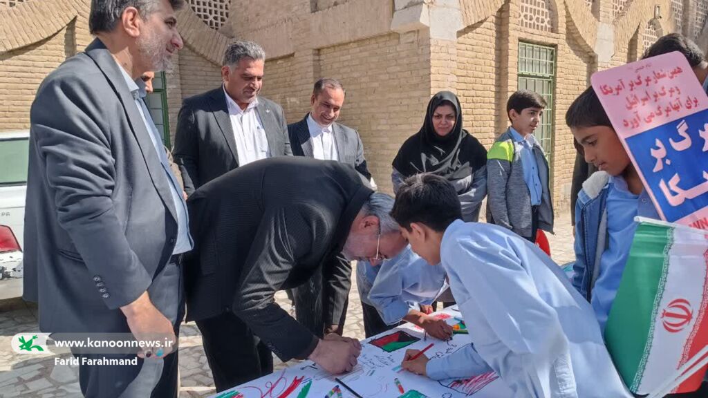 ویژه برنامههای کانون پرورش فکری سیستان و بلوچستان در مسیر راهپیمایی روز دانشآموز