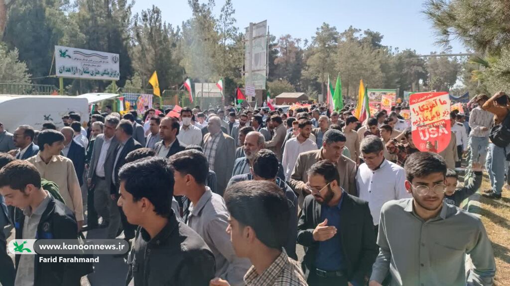 ویژه برنامههای کانون پرورش فکری سیستان و بلوچستان در مسیر راهپیمایی روز دانشآموز