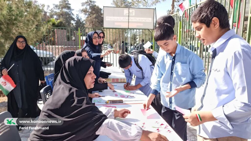 ویژه برنامههای کانون پرورش فکری سیستان و بلوچستان در مسیر راهپیمایی روز دانشآموز