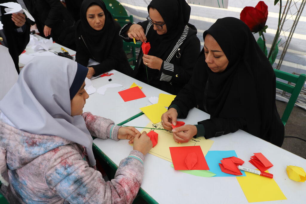 پیام صلح و دوستی به کودکان غزه در روز دانش آموز