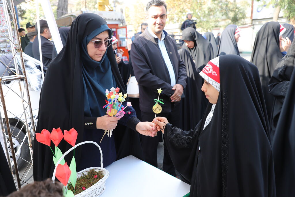 پیام صلح و دوستی به کودکان غزه در روز دانش آموز