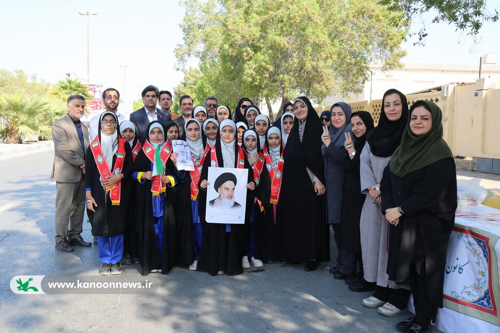 13 آبان در بوشهر به روایت تصویر ایستگاهی برای مبارزه با استکبار جهانی