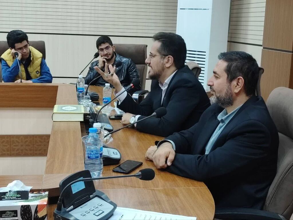 اولین نشست کانونیاران/ با حضور مدیرکل کانون کرمانشاه و دبیر کشوری کانونیاران