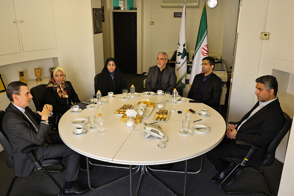 رییس کانون زبان ایران با سفیر اسپانیا دیدار و گفتوگو کرد رییس کانون زبان ایران با سفیر اسپانیا دیدار و گفتوگو کرد