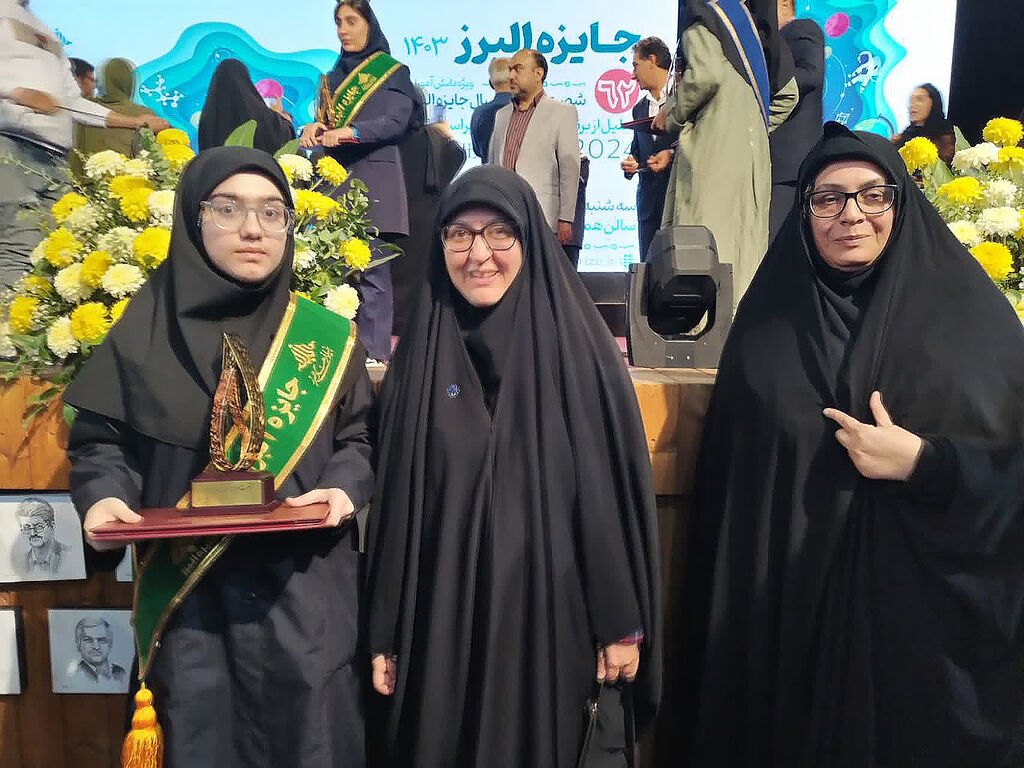 طهورا میاری عضو کانون پرورش فکری  تنکابن طهورا میاری عضو کانون پرورش فکری  تنکابن  منتخب جایزه بنیاد البرز شد