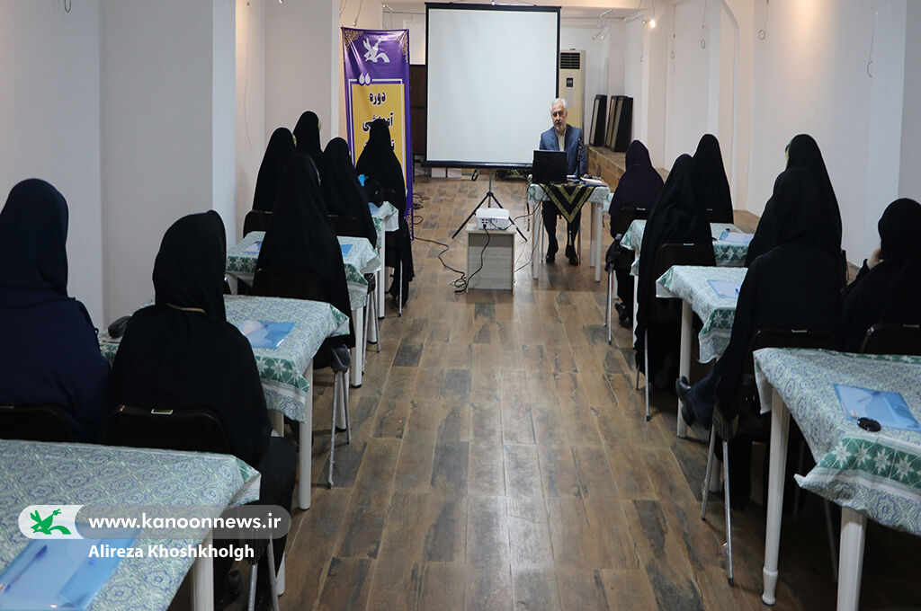دوره آموزشی تربیت مربی برای فعالان حلقههای میانی/ کنشگران فرهنگی با شیوههای خلاقانه مربیان کانون آشناشدند