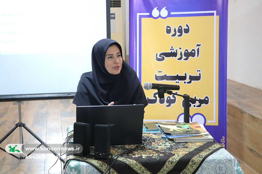 دوره آموزشی تربیت مربی برای فعالان حلقههای میانی/ کنشگران فرهنگی با شیوههای خلاقانه مربیان کانون آشناشدند