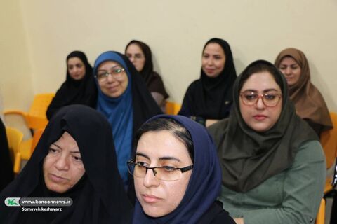 در سومین روز گردهمایی مربیان کانون فارس، برگزار شد؛
  نشست‌‌های تخصصی مدیرکل کانون فارس، حراست، علمی، معاون مالی‌اداری و کارشناسان این حوزه، و کارشناس روابط عمومی و اطلاع‌رسانی استان‌فارس