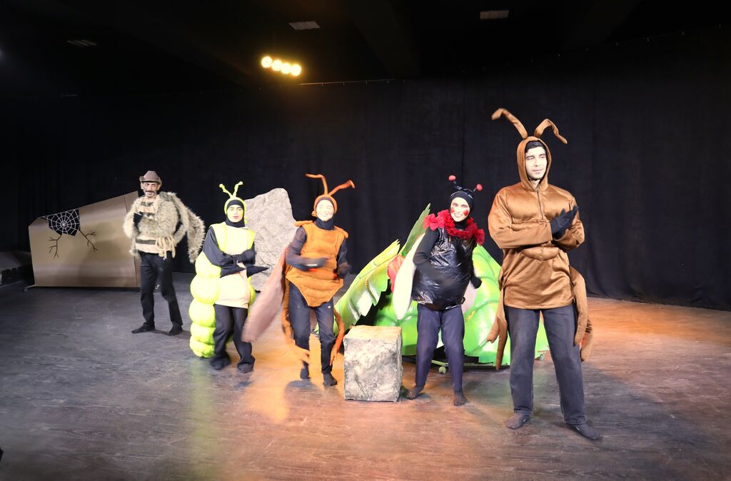 کودکان به تماشای «باغچه پرماجرا» نشستند