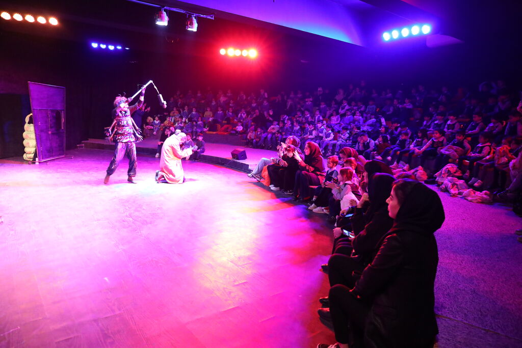 کودکان به تماشای «باغچه پرماجرا» نشستند