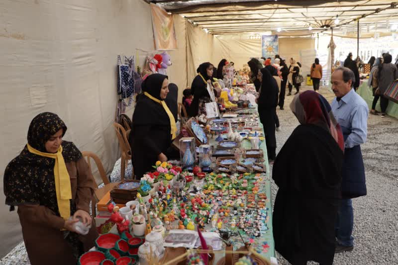 جشنواره « به» طلایی با مشارکت کانون باغبادران برگزار شد