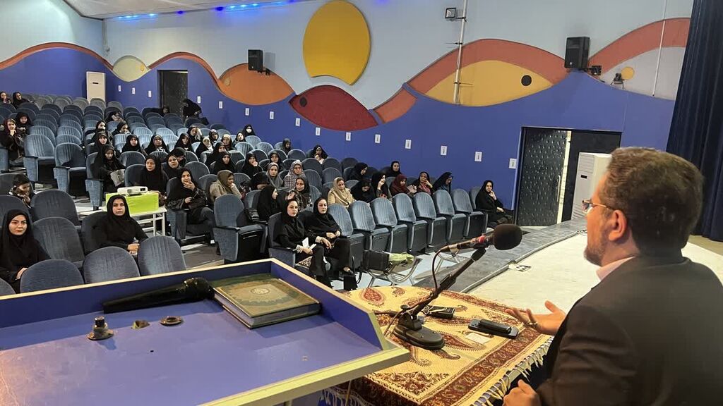 مدرسان کانون کرمانشاه در آموزش ضمن خدمت قصهگویی به معلمان