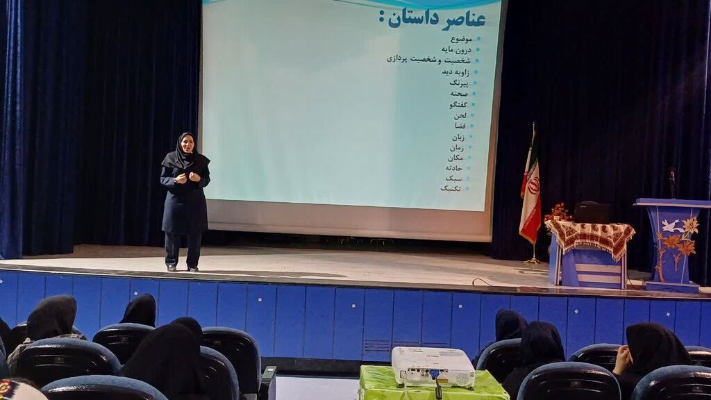 مدرسان کانون کرمانشاه در آموزش ضمن خدمت قصهگویی به معلمان