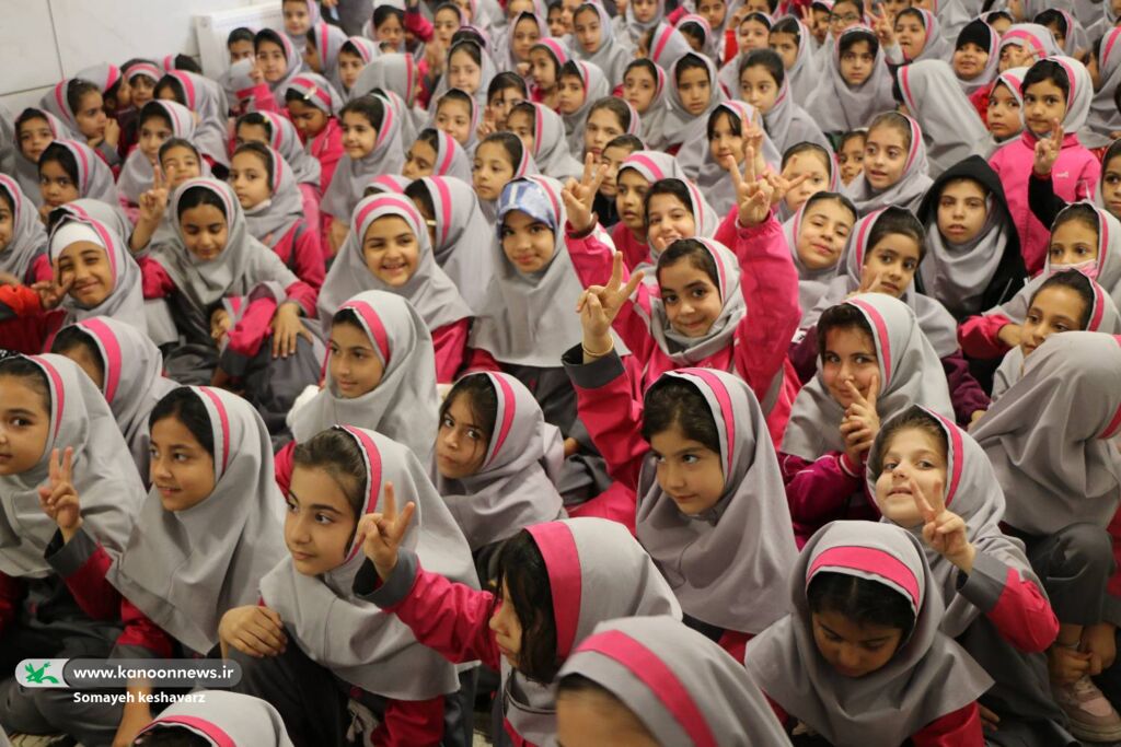 پیک امید کانون مرکزسهشیراز با نمایش عروسکی «کرم اندازهگیر» مهارتهای اجتماعی کودکان را ارتقا داد