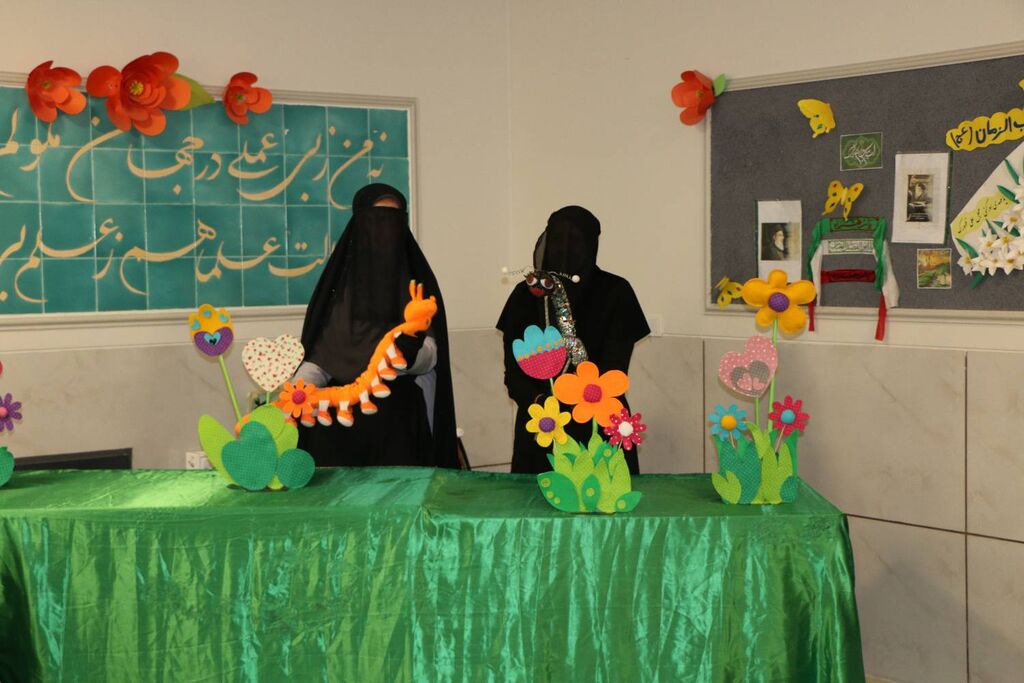 پیک امید کانون مرکزسهشیراز با نمایش عروسکی «کرم اندازهگیر» مهارتهای اجتماعی کودکان را ارتقا داد