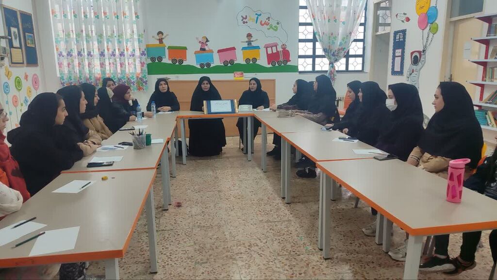B نشست انجمن ادبی ایلام باموضوع مقاومت