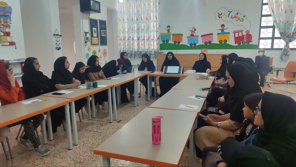 نشست انجمن ادبی ایلام باموضوع مقاومت
