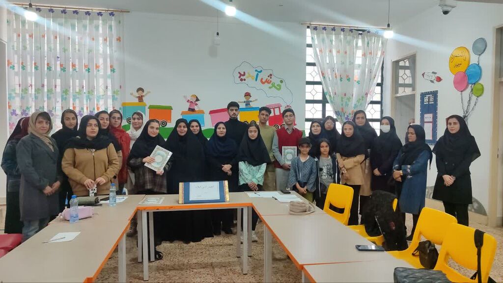 نشست انجمن ادبی ایلام باموضوع مقاومت